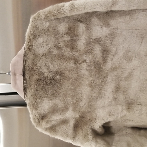 💕LOVE TOKEN💕 Allegra Faux Fur Faux Suede Reversible Short Coat ~ Taupe (Brown) - Picture 5 of 11